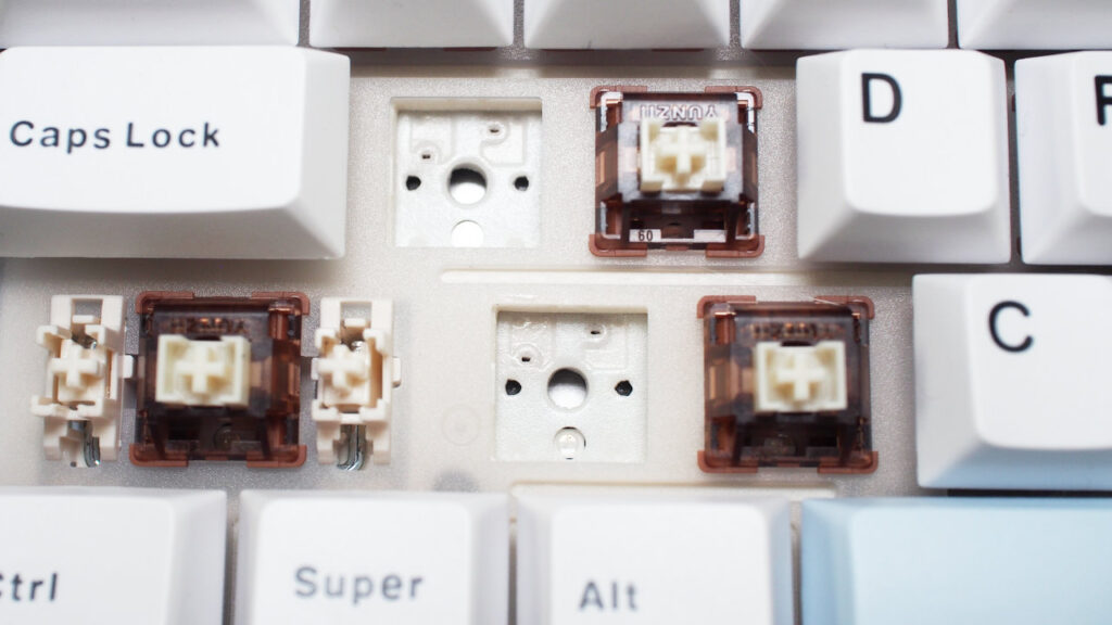 YUNZII AL75 PROのプレート、おそらくPCプレート。