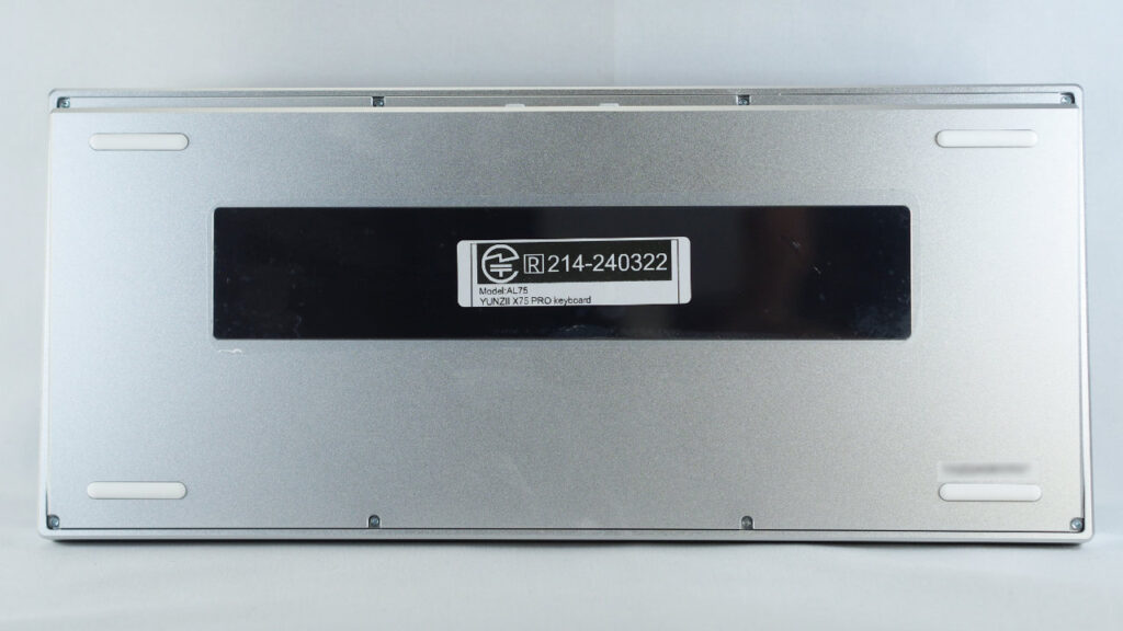 YUNZII AL75 PROの底面。