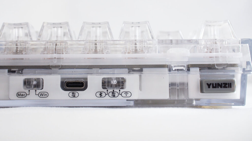 YUNZII X75 PROの背面にある各種スイッチ。