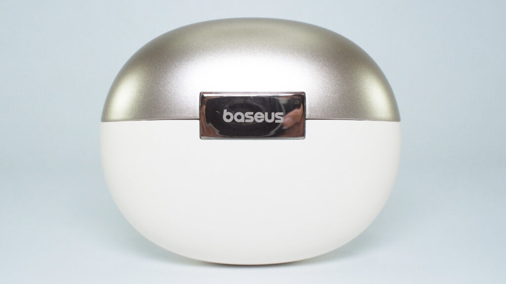 Baseus Inspire XC1の充電ケース背面。