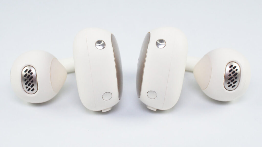 Baseus Inspire XC1の充電端子とスピーカー部分。