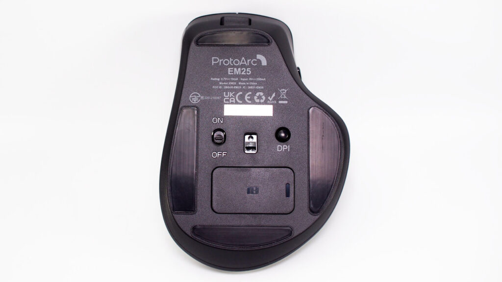 ProtoArc EM25の底面。