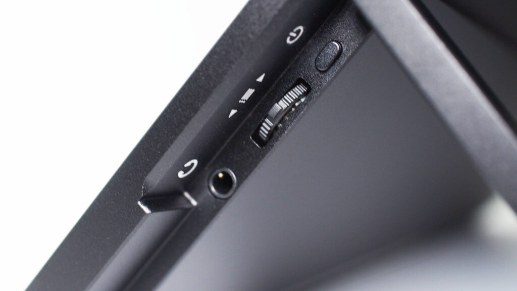 Uperfect 18.5インチ モバイルモニターの右側面。