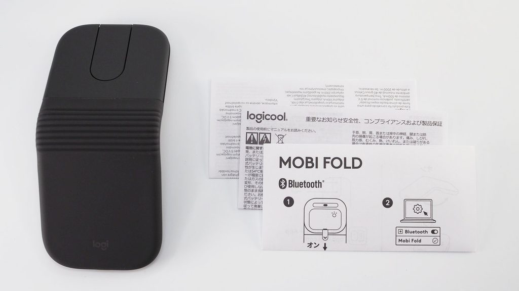 Mobi Fold本体と付属品の取扱説明書と保証規定。