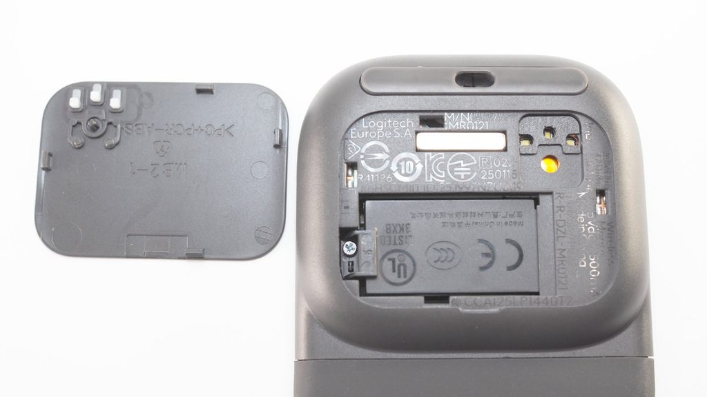 Mobi Foldの底面にあるバッテリーは交換可能。