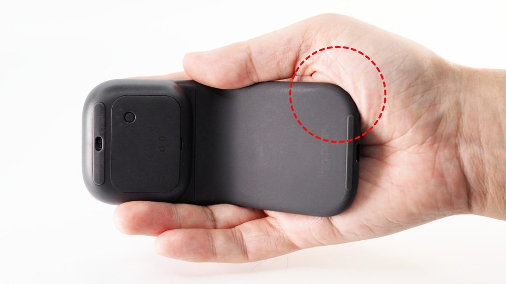 Mobi Foldの角が母指球にあたる。