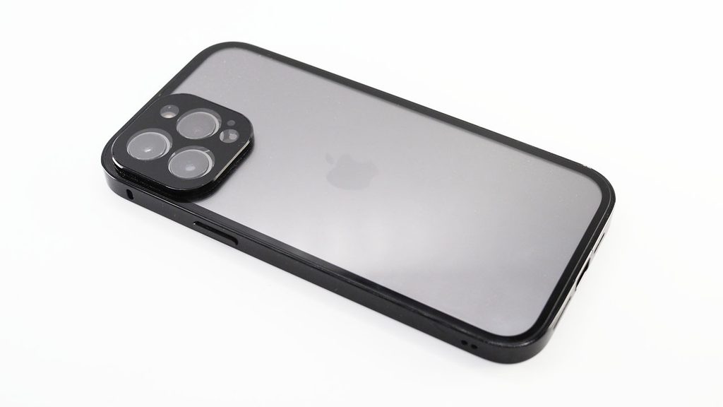 検証に使用したiPhone 13 Pro Max。ハードケースを装着。
