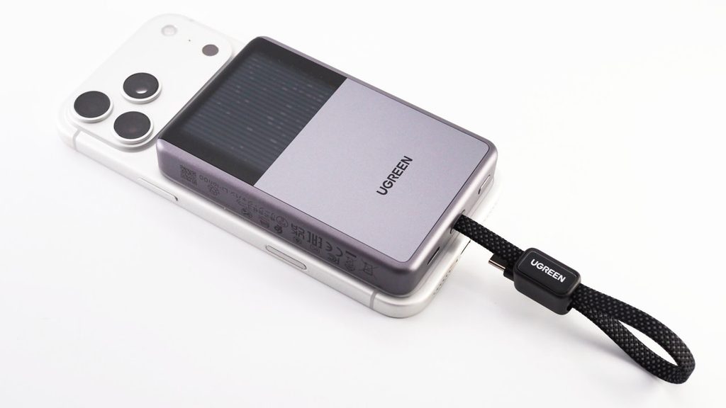 UGREEN MagFlow Pro 10000mAhとiPhone 17 Pro Max。