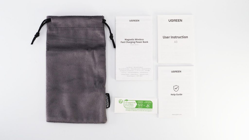 UGREEN MagFlow Pro 10000mAhの付属品。