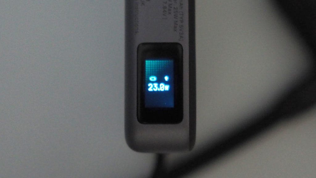 UGREEN MagFlow Pro 10000mAhのディスプレイ。